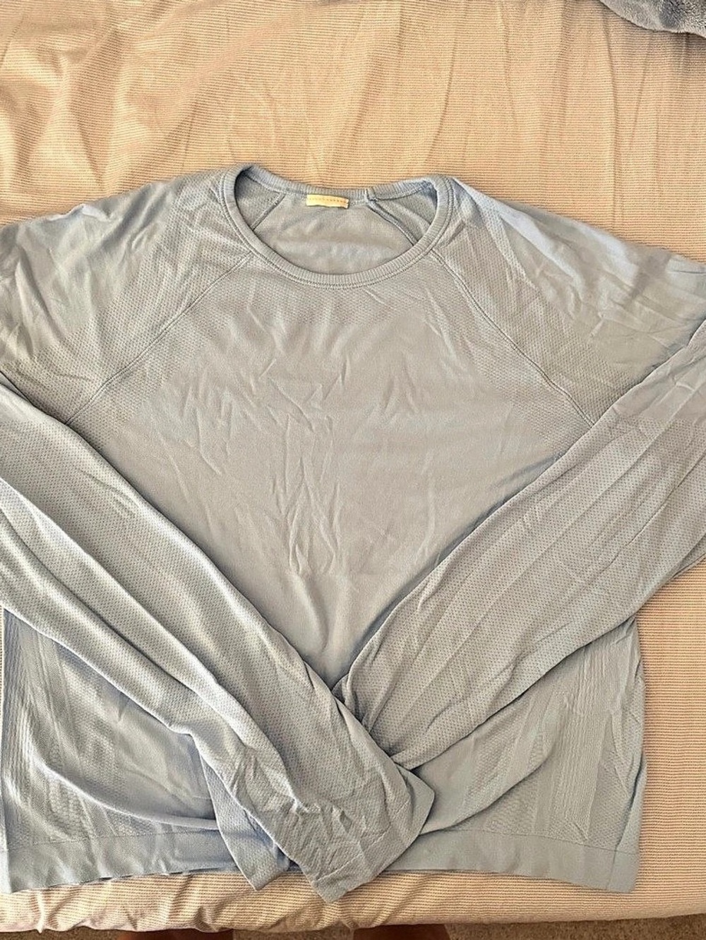 Girls XXL Athleta Long Sleeve Athletic Top in Carolina Blue Like New